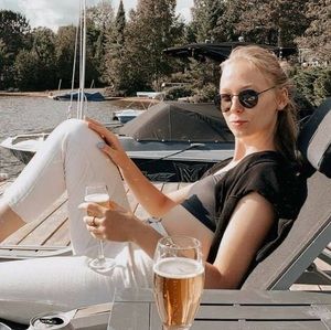 Meet your Posher, Ana